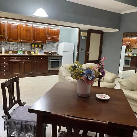 Iris Apartment *